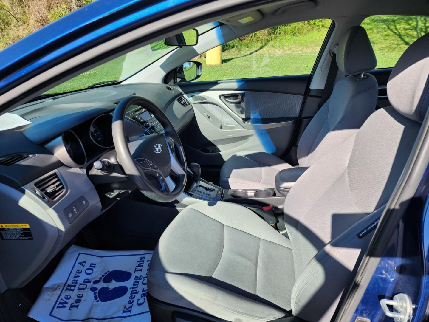 2013 Blue /Gray Hyundai Elantra GLS A/T (KMHDH4AE0DU) with an 1.8L L4 DOHC 16V engine, 6-Speed Automatic transmission, located at 1221 Madison St., Shelbyville, TN, 37160, (931) 680-9439, 0.000000, 0.000000 - Photo#4